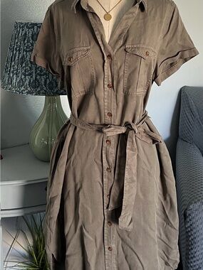 Short-Sleeve Button-Front Midi Shirt Dress in Taupe with Self-Tie Waist